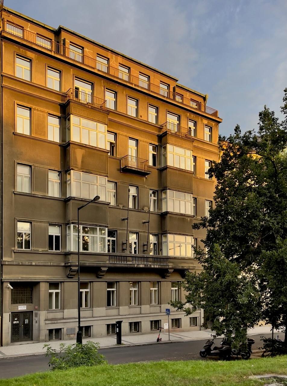 Sídlo Finančního analytického úřadu na adrese Washingtonova 1621/11, Praha 1